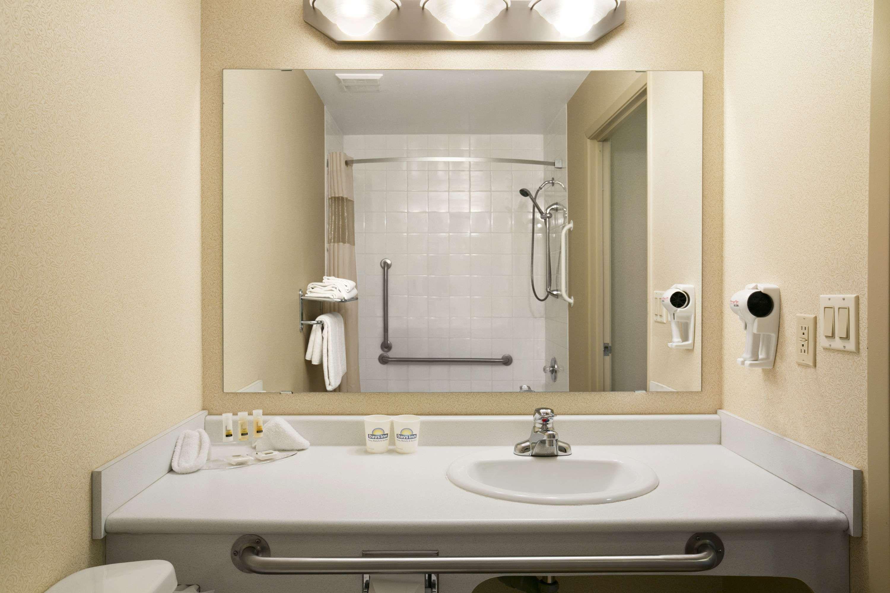 Days Inn By Wyndham Moose Jaw Exteriér fotografie